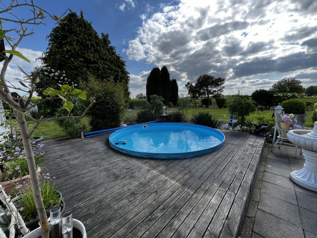 Traumhafter Garten mit Pool